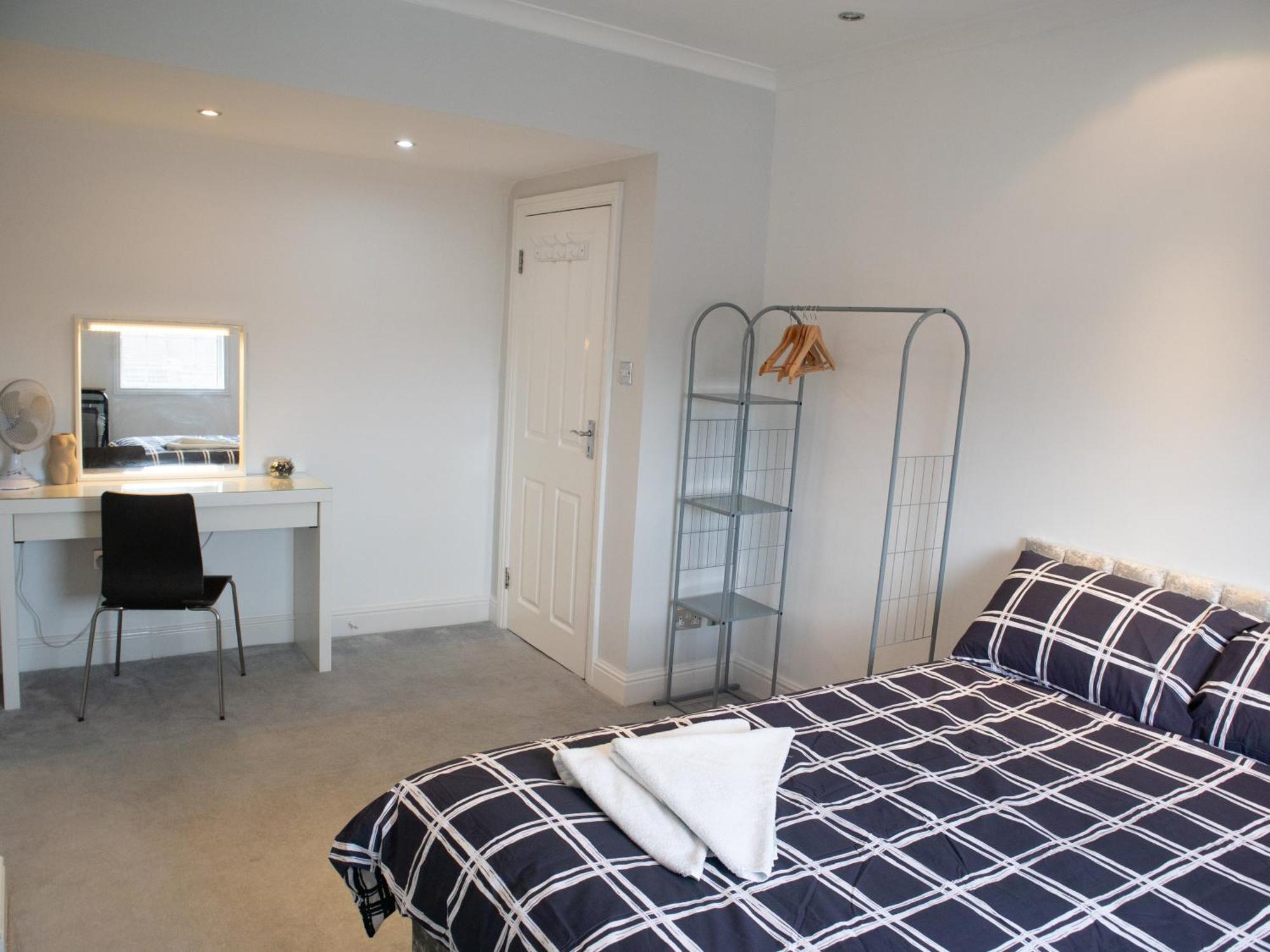 Bright Private Terrace - Free Private Parking - Tv - Wifi - Netflix Apartment Croydon Exterior photo